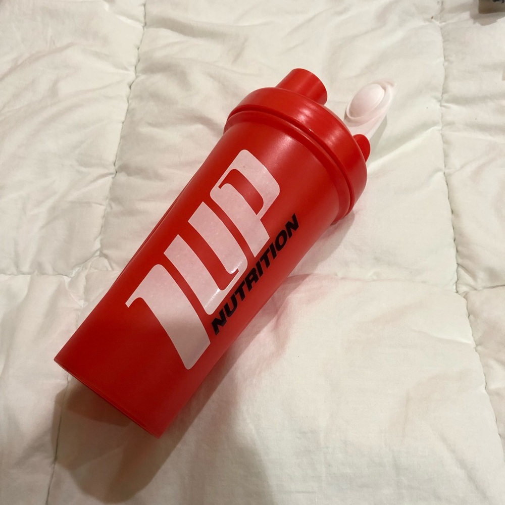 1Up shaker bottle
